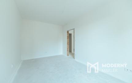 Na predaj skolaudovaný výnimočný 4-izbový byt s vlastnou záhradou vo Veľkom Orvišti