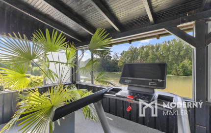 Na predaj štýlový penzión s priamym prístupom k vode v obci Blahová