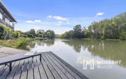 Na predaj štýlový penzión s priamym prístupom k vode v obci Blahová