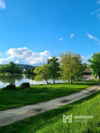 Na prenájom mestský, slnečný 3izb byt v centre Trenčína.