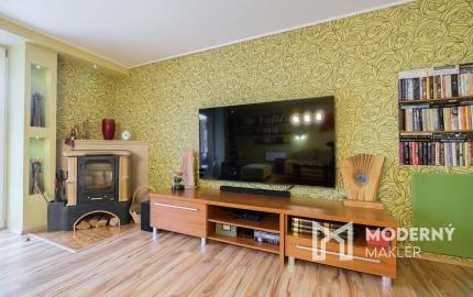 Na predaj priestranný rodinný dom s bazénom a rozsiahlym pozemkom v Bretejovciach