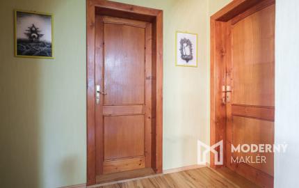 Na predaj priestranný rodinný dom s bazénom a rozsiahlym pozemkom v Bretejovciach