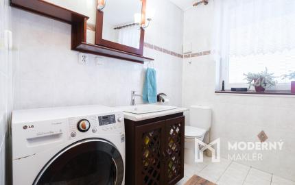 Na predaj priestranný rodinný dom s bazénom a rozsiahlym pozemkom v Bretejovciach