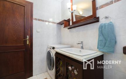 Na predaj priestranný rodinný dom s bazénom a rozsiahlym pozemkom v Bretejovciach