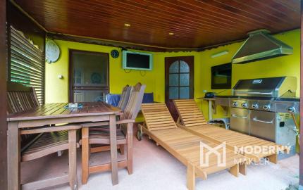 Na predaj priestranný rodinný dom s bazénom a rozsiahlym pozemkom v Bretejovciach