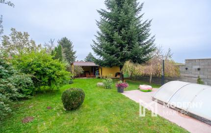 Na predaj priestranný rodinný dom s bazénom a rozsiahlym pozemkom v Bretejovciach