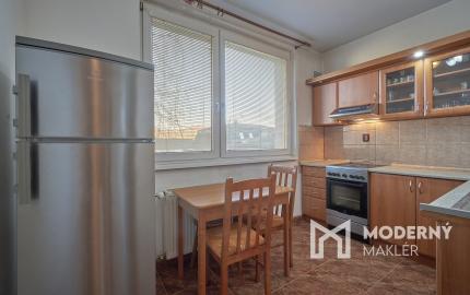 Na predaj 4-izbový byt s loggiou v centre mesta Snina