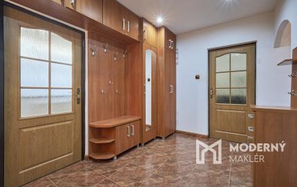 Na predaj 4-izbový byt s loggiou v centre mesta Snina