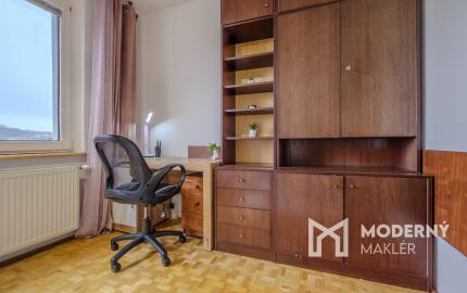 Na predaj slnečný 4-izbový byt na Námestí Kráľovnej pokoja v Prešove