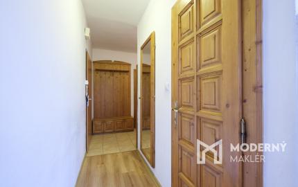 Na predaj slnečný 4-izbový byt na Námestí Kráľovnej pokoja v Prešove