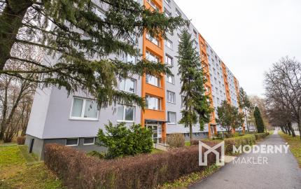 Na predaj slnečný 4-izbový byt na Námestí Kráľovnej pokoja v Prešove