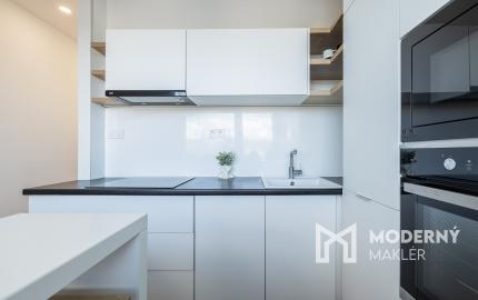 Na predaj slnečný 3-izbový byt v centre mesta Snina