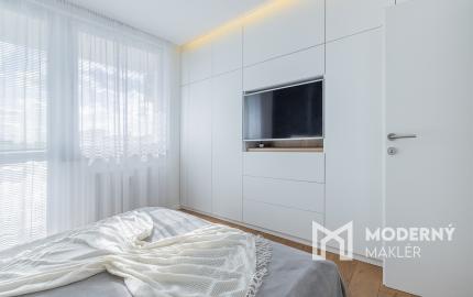 Na predaj slnečný 3-izbový byt v centre mesta Snina