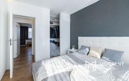 Na predaj slnečný 3-izbový byt v centre mesta Snina