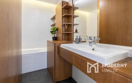 Na predaj slnečný 3-izbový byt v centre mesta Snina