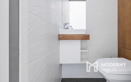 Na predaj slnečný 3-izbový byt v centre mesta Snina