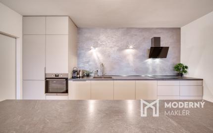 Na predaj 2-izbový byt s priestrannou terasou na Kolibe