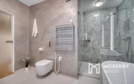 Na predaj 2-izbový byt s priestrannou terasou na Kolibe