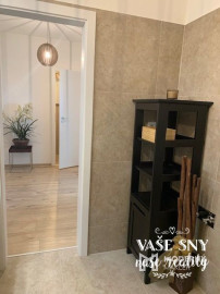 Na prenájom nový, zariadený 2izb byt na ul. Za Liptovskou v Trenčíne.