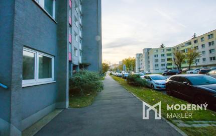 Na predaj investičný 1-izbový  byt Bratislave-Dúbravka
