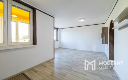 Na predaj priestranný 3-izbový byt v Zákamennom