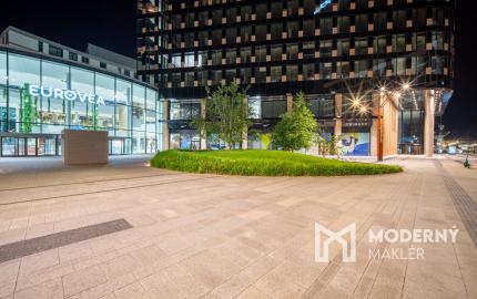 Na prenájom 2-izbový byt so šatníkom v Eurovea Tower – Bratislava