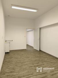 Na prenájom obchodný priestor v centre Malaciek