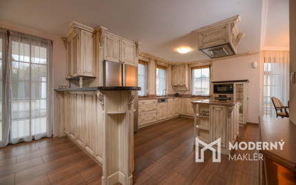 Na predaj nadštandardný rodinný dom s bazénom, Soblahov