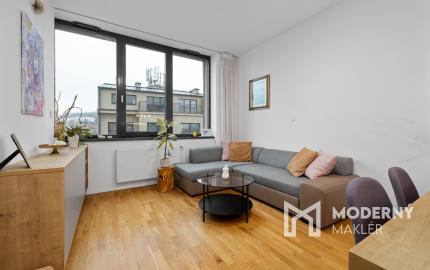 Na predaj 2-izbový slnečný byt v Starom meste s garážovým parkovaním