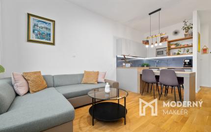 Na predaj 2-izbový slnečný byt v Starom meste s garážovým parkovaním