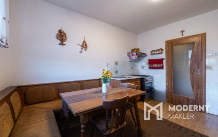 Nová znížená cena! Na predaj 5-izbový rodinný dom s veľkou záhradou v Novej Vsi nad Váhom