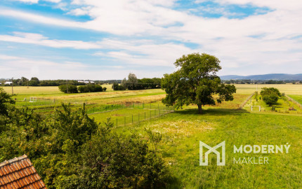 Nová znížená cena! Na predaj 5-izbový rodinný dom s veľkou záhradou v Novej Vsi nad Váhom
