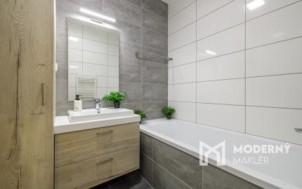 Na predaj 2-izbový slnečný byt v Starom meste s garážovým parkovaním