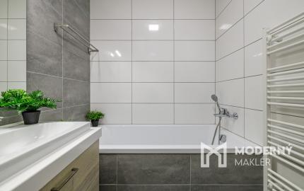 Na predaj 2-izbový slnečný byt v Starom meste s garážovým parkovaním