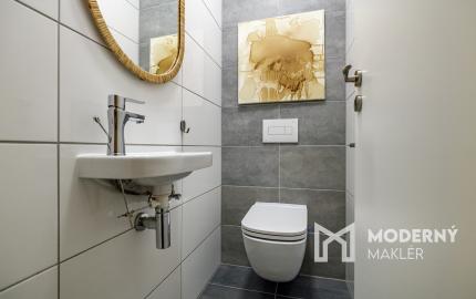 Na predaj 2-izbový slnečný byt v Starom meste s garážovým parkovaním