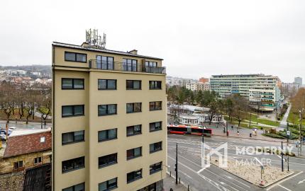 Na predaj 2-izbový slnečný byt v Starom meste s garážovým parkovaním