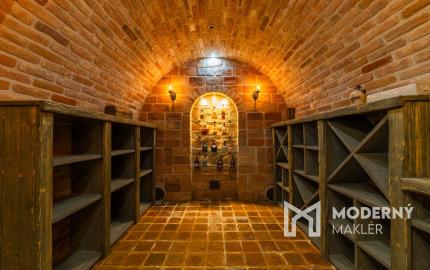 Na predaj impozantný rodinný dom v Ivanovciach