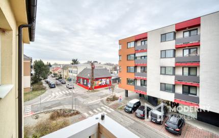 Na prenájom kompletne zariadený 2-izbový byt v centre Malaciek