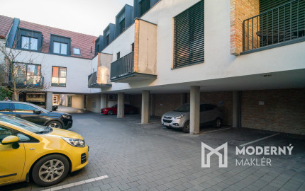 Na prenájom štýlový 3-izbový mezonet v historickom centre Trnavy