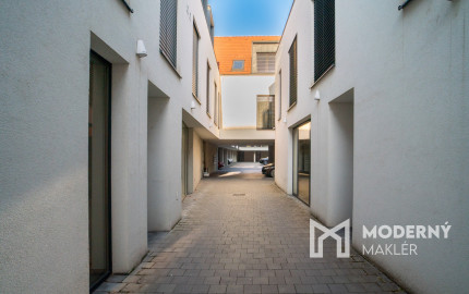 Na prenájom štýlový 3-izbový mezonet v historickom centre Trnavy