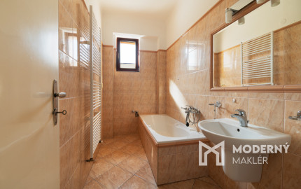 Na predaj rodinný dom s pozemkom a investičným potenciálom v Trenčíne