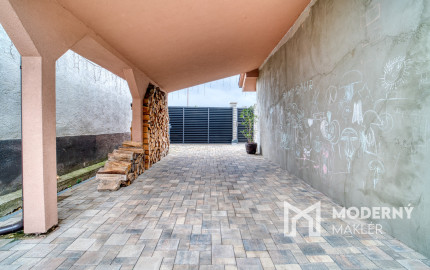 Na predaj priestranný 4-izbový rodinný dom v Malženiciach