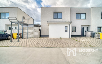 Na predaj priestranný 4-izbový rodinný dom v Bernolákove