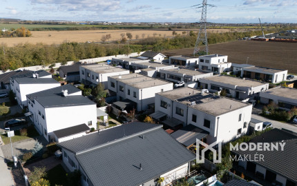 Na predaj priestranný 4-izbový rodinný dom v Bernolákove