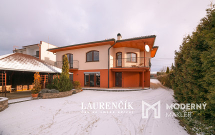 Na predaj veľkorysý 7-izbový rodinný dom v obci Podlužany