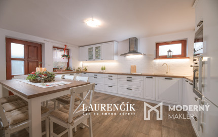 Na predaj veľkorysý 7-izbový rodinný dom v obci Podlužany