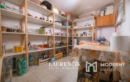 Na predaj veľkorysý 7-izbový rodinný dom v obci Podlužany