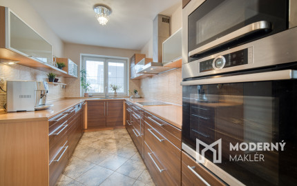 Na predaj dvojpodlažný 4-izbový dom v Malackách