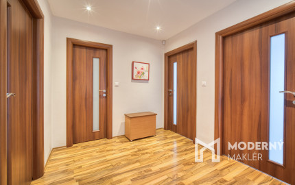 Na predaj dvojpodlažný 4-izbový dom v Malackách