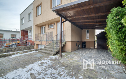 Na predaj dvojpodlažný 4-izbový dom v Malackách